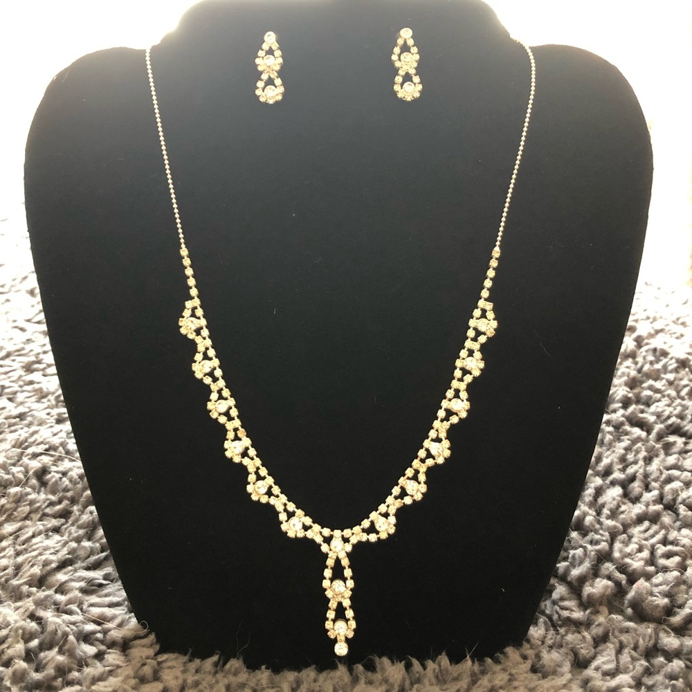 Necklace and Earring set